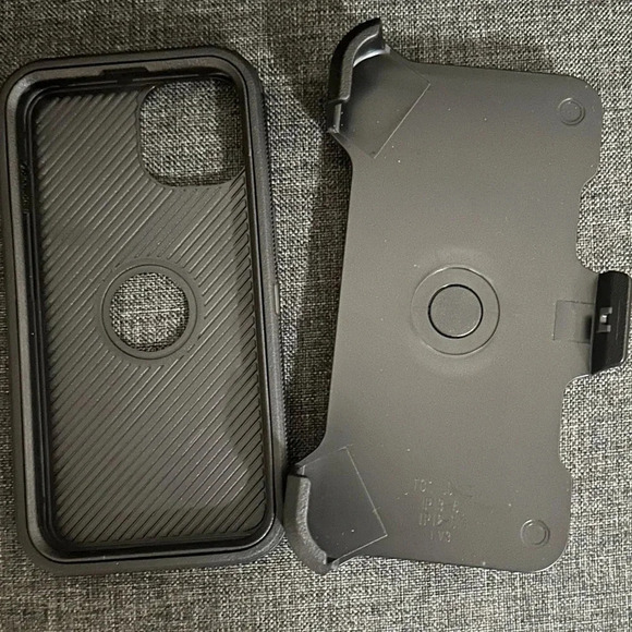 BLACK DEFENDER IPHONE 13 case With Belt Clip - Picture 4 of 4